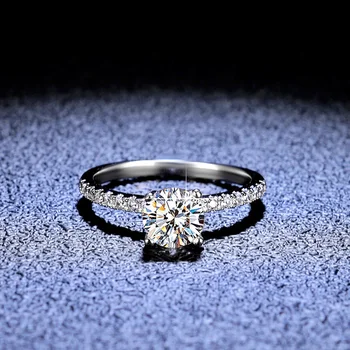 925 Sterling Sølv Moissanite Ring 1,0 Ct Runde Cut D Farve Meget Skinnende 4 Ben Engagement Ring Høj Kvalitet Smykker