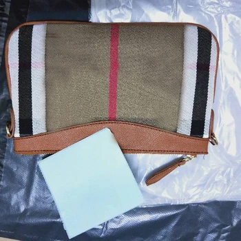 Holding a kvinders taske klassiske lærred plaid one-shoulder skrå taske ramte farve matchende læder kuvert taske