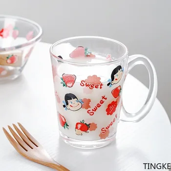 Japan og Sydkorea søde jordbær glas skål salat skål studerende ins vind tegnefilm frugt skål morgenmad havregryn skål service