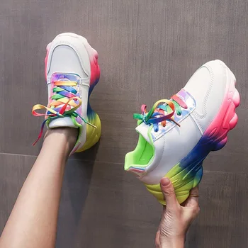 Kvinder Sneakers Sko Foråret Tyk Bund Regnbue Farvet Kvindelige Fodtøj Afslappet Behagelig 2021 Non-Slip Daddy Sko Damer Ny