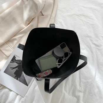 Mode Simpelthen Crossbody Tasker Dame Kæde Travel Små Håndtasker PU Læder Polka Dot Skulder Messenger Taske til Kvinder 2021
