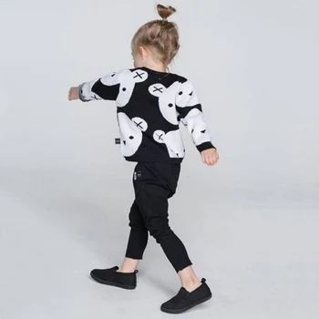 Nye 2021 Baby Drenge Pige Tøj Søde Tegneserie Bomuld Strik Fashion Børn Sort Hvid Bære Sweater Drenge Cardigan Børn Pels