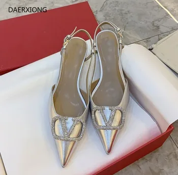 Nye V-mærket kvinder sandaler 6,5 cm tynd hæl ægte læder bryllup sko Designer design Metal V spænde spids tå kvinders sko 42
