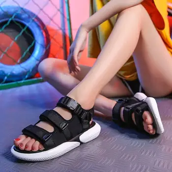 Sandaler kvindelige studerende 2021 sommeren nye vilde netværk, infrarød bære fladskærms sports college stil Romerske sko tidevand